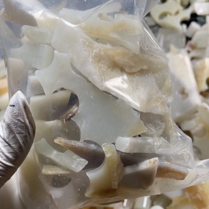 打***人和田玉未镶嵌珠宝半成品