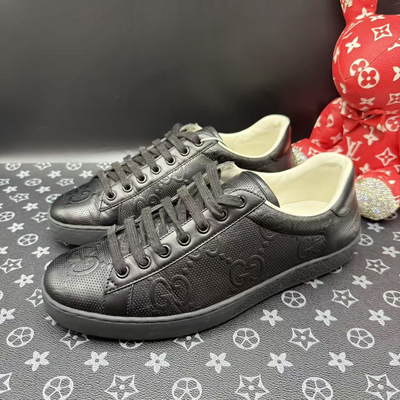 95新 GUCCI/古驰 男士时尚黑色双G压印板鞋40欧码 ddm2951