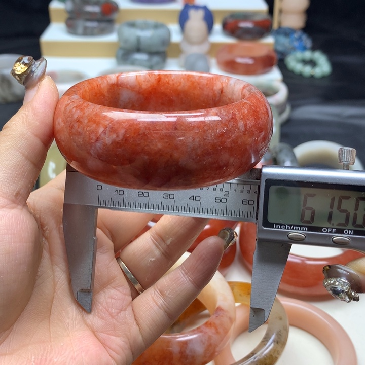 未镶嵌手镯石英质玉