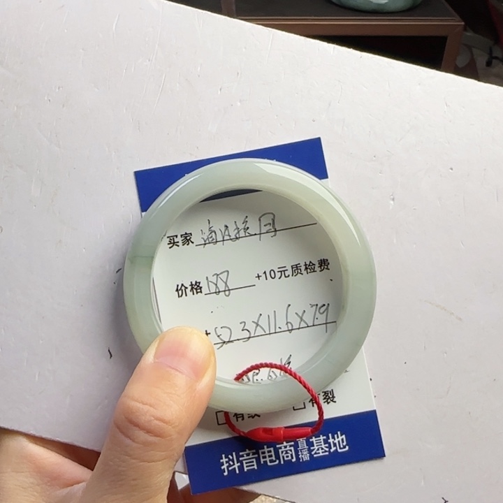 清***月石英质玉未镶嵌手镯