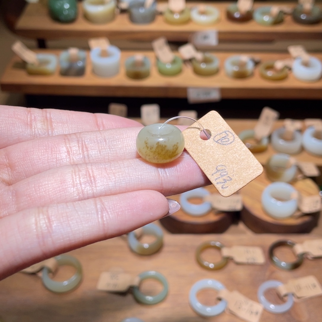 和田玉戒指未镶嵌70