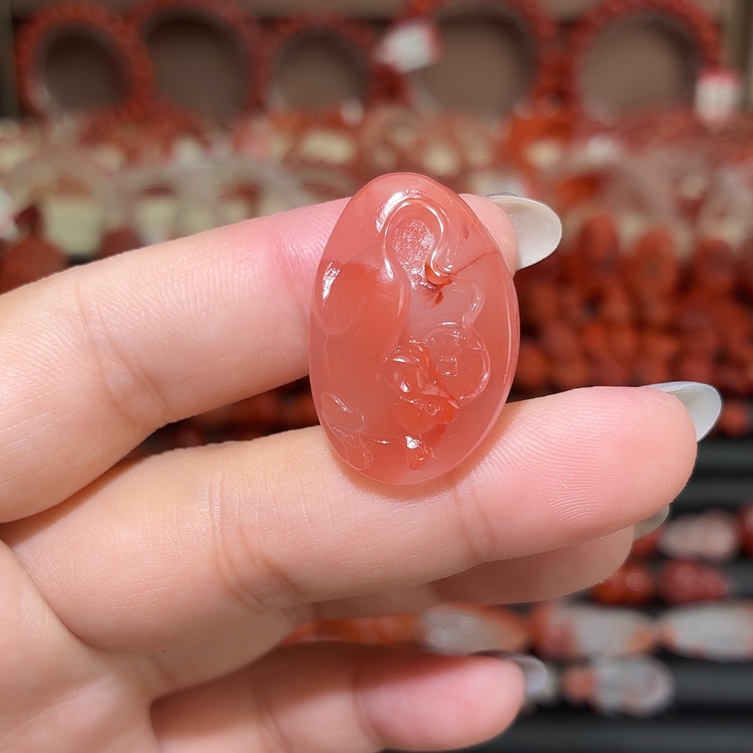 南红玛瑙未镶嵌颈饰金钱鼠牌