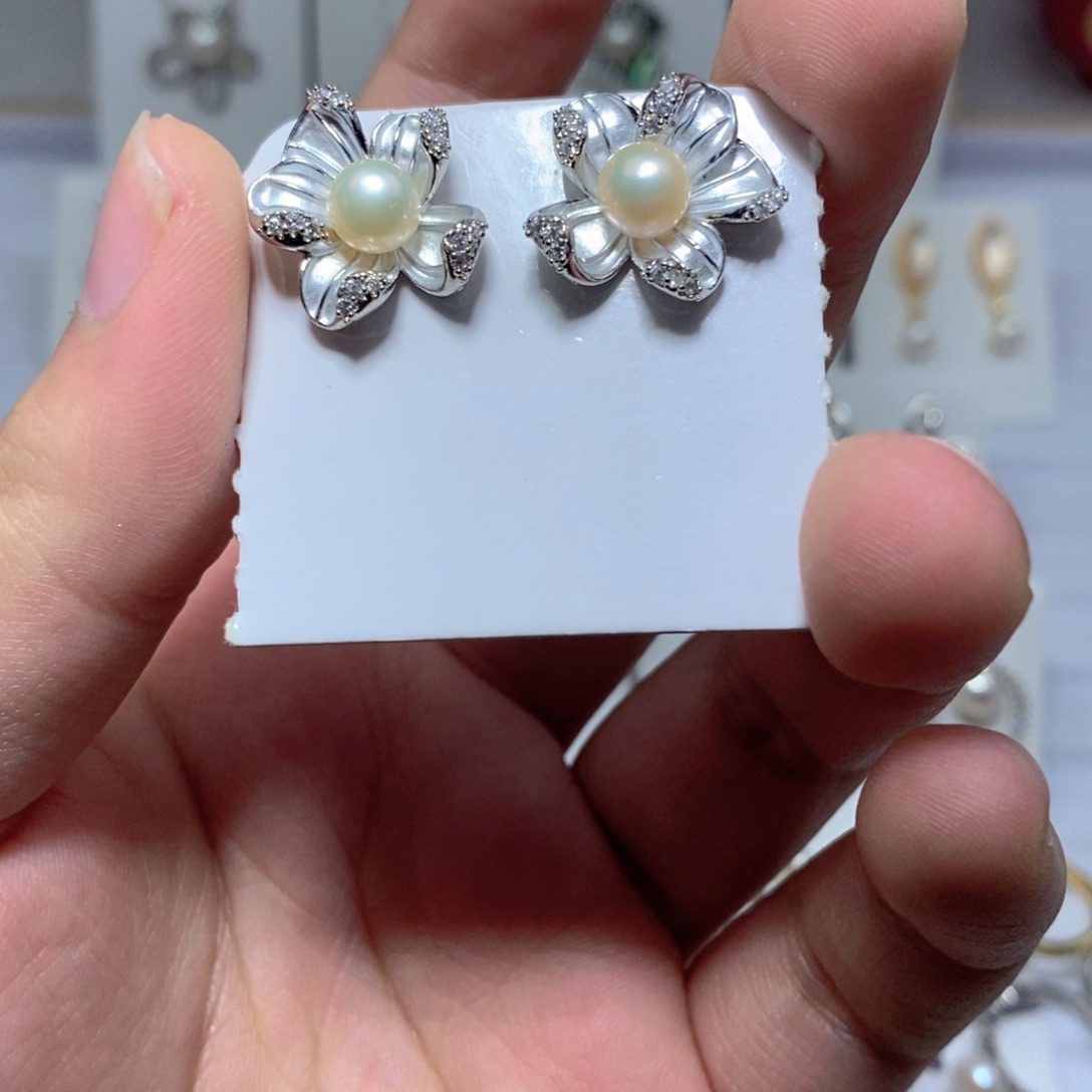 淡水珍珠耳饰未镶嵌