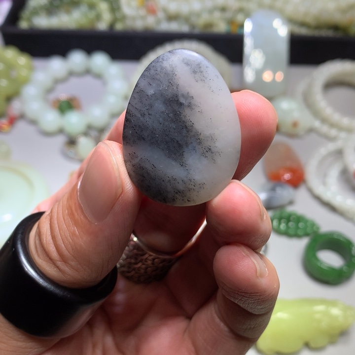 和田玉未镶嵌颈饰曾****来