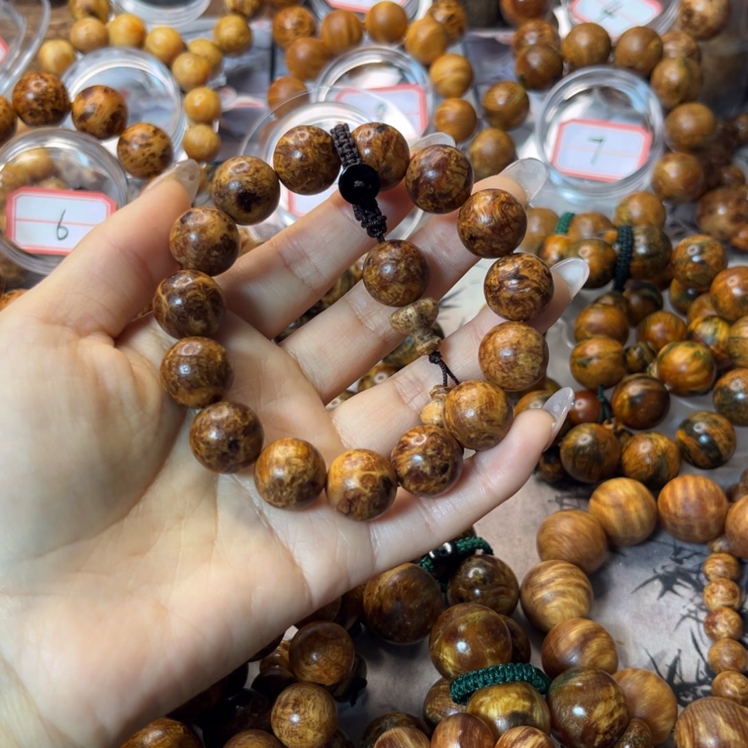 球***儿松木木雕款1.5手串