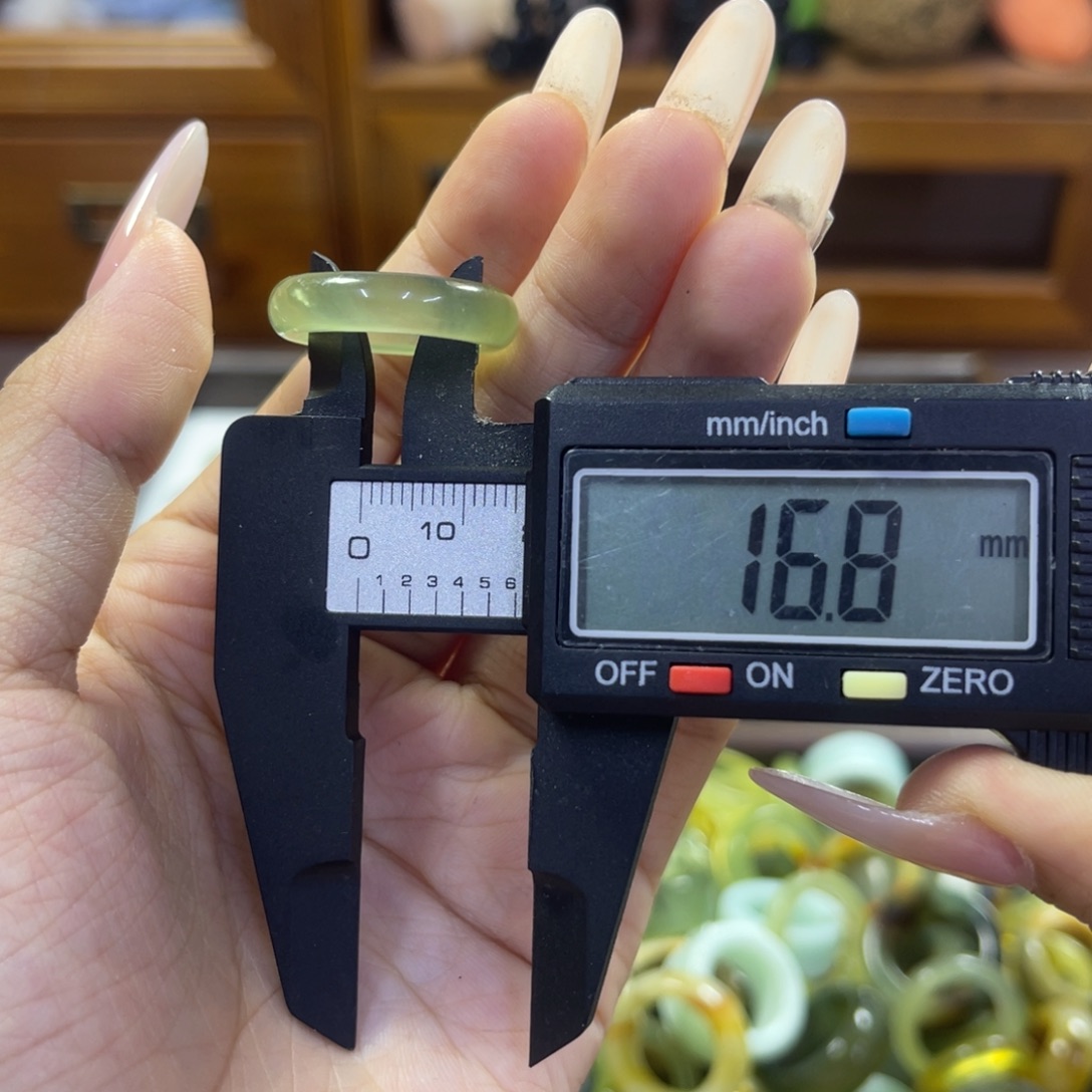 蛇纹石玉未镶嵌手镯149