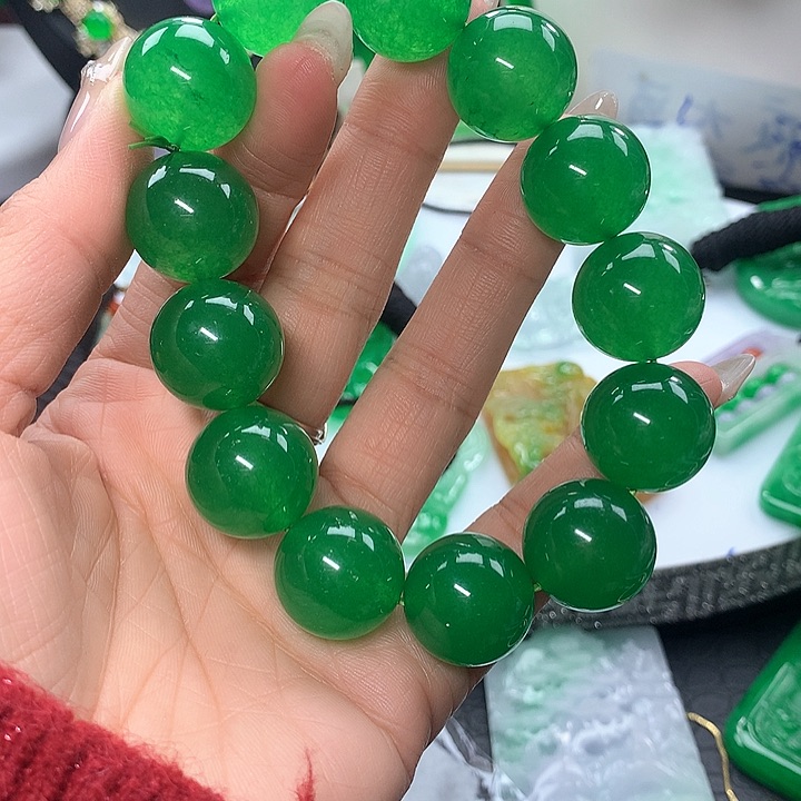 翡翠吊坠(赠链)未镶嵌