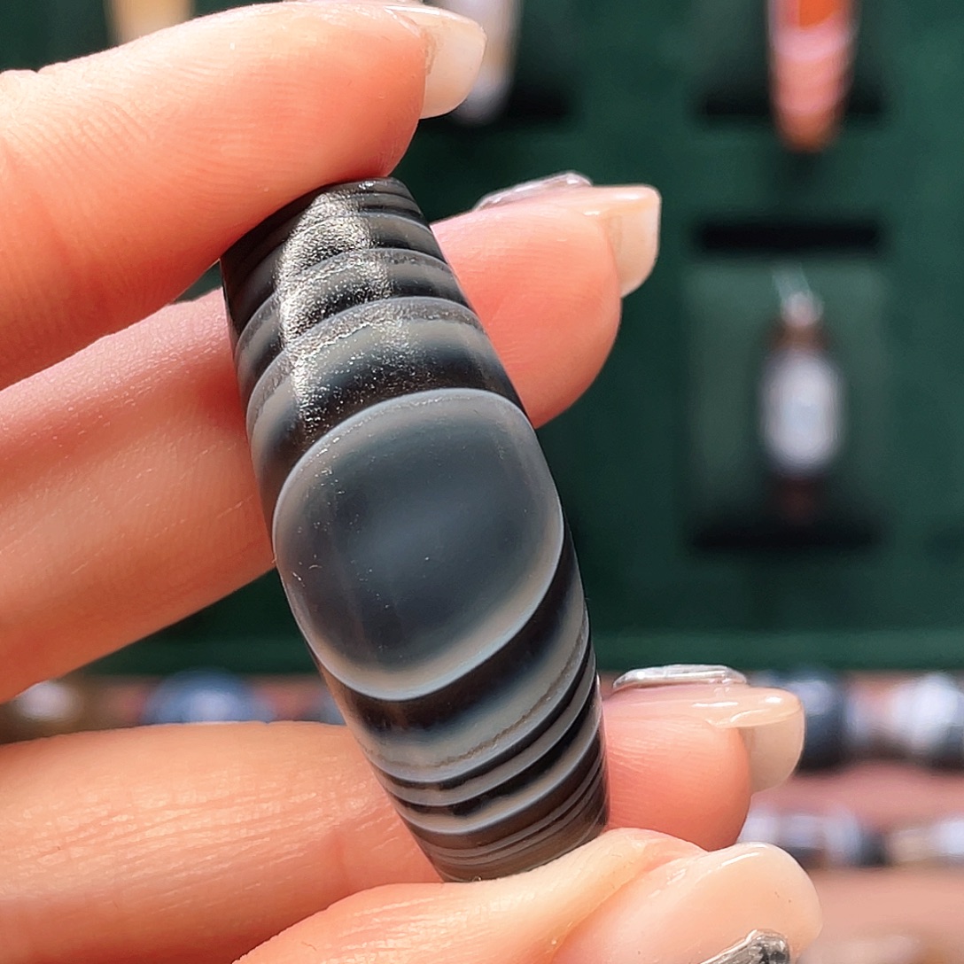 离***愁玛瑙/玉髓未镶嵌珠宝半成品