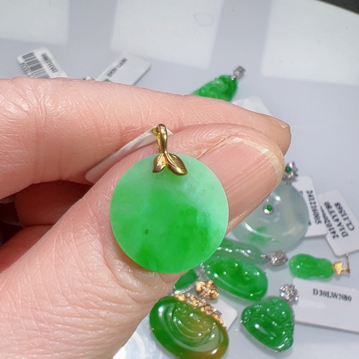 颈饰18K金镶嵌翡翠