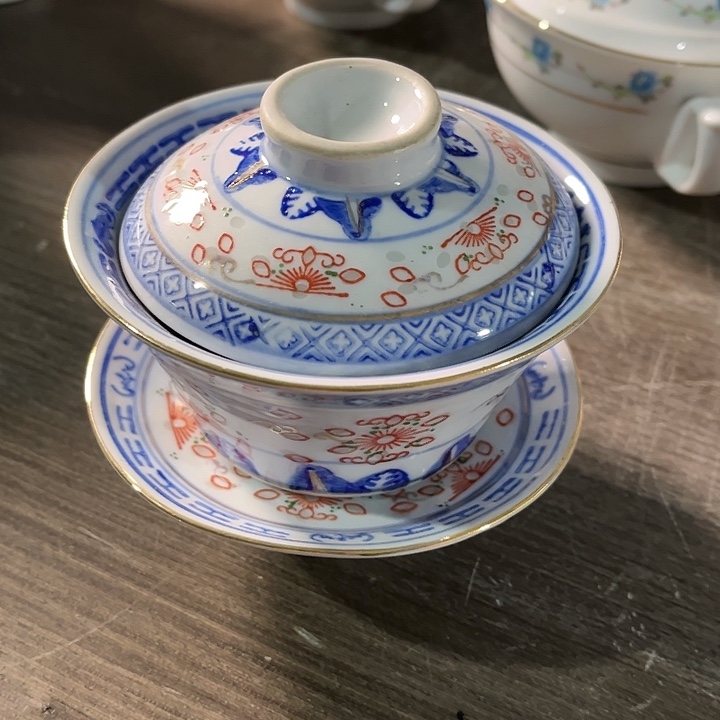 瓷片景德镇陶瓷盖碗。