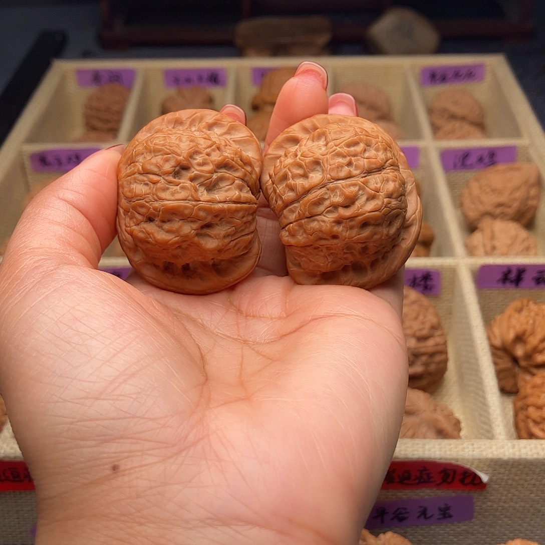 小***风文玩核桃吊坠血麒麟