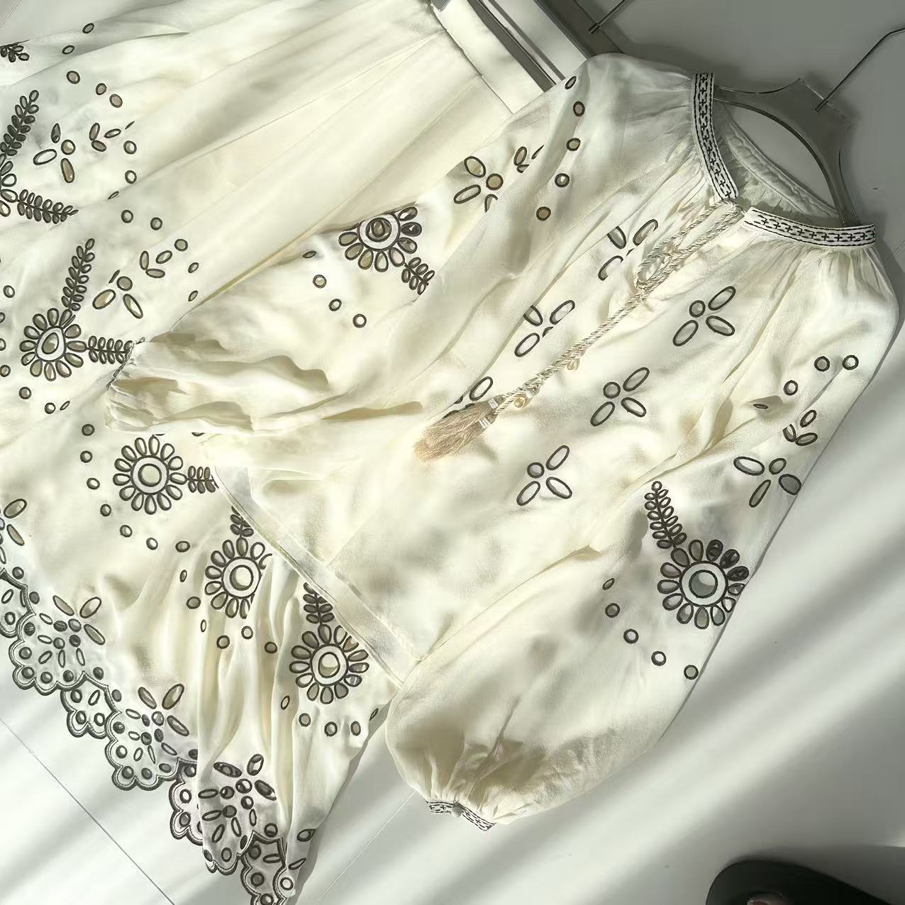 新【晨曦之光】100%桑蚕丝双绉刺绣上衣+桑蚕丝双绉刺绣半裙H008