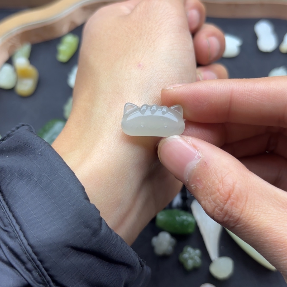 炸***林和田玉未镶嵌颈饰