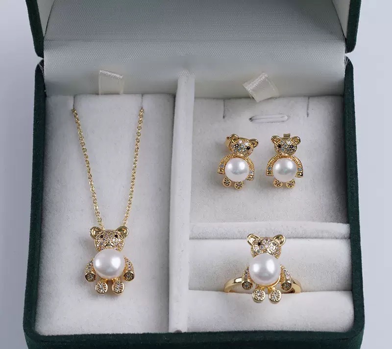 新款小熊淡水珍珠项链韩版个性时尚吊坠女甜美可爱链坠饰品三件套