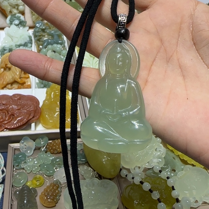 蛇纹石玉吊坠未镶嵌