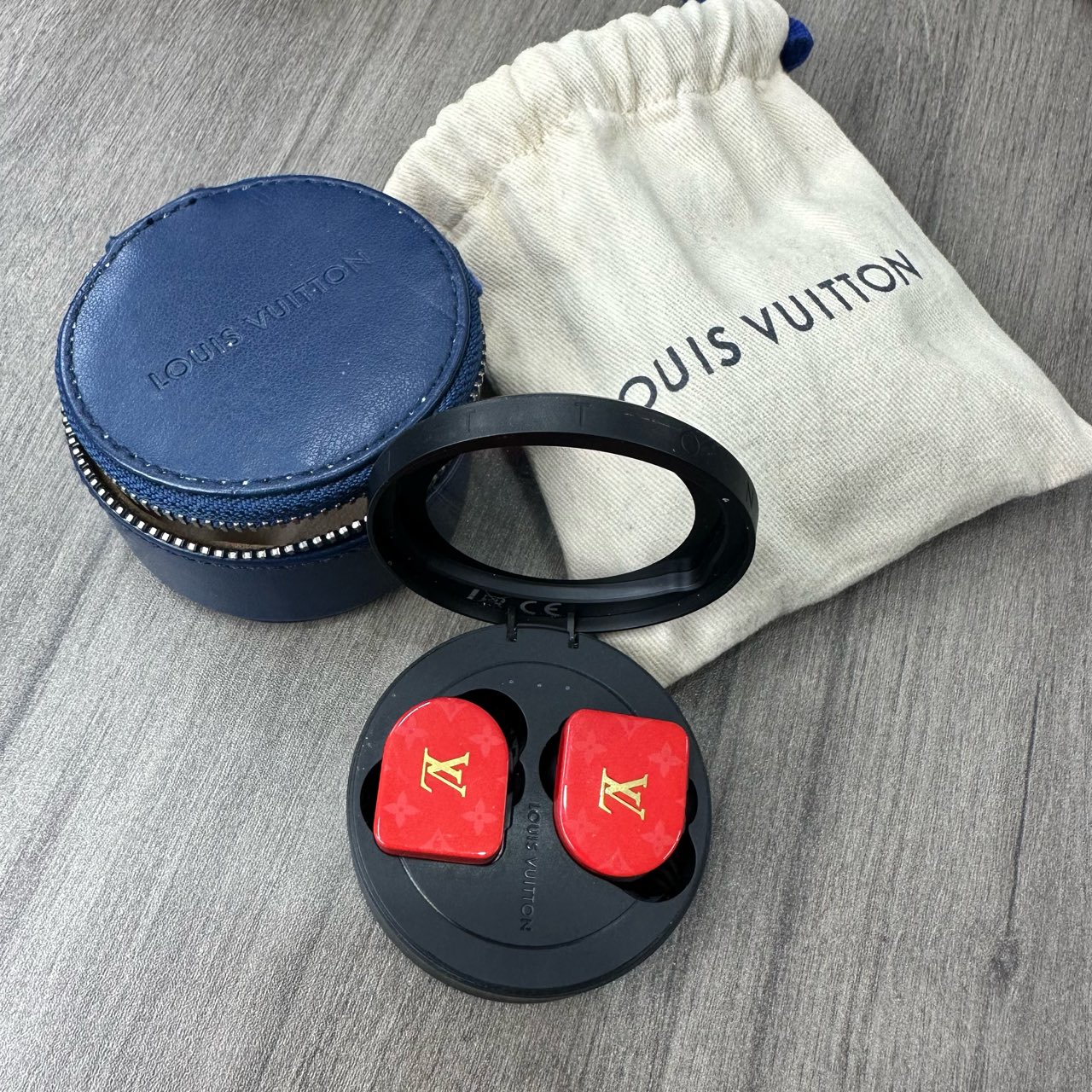 112  Lv 红色老花蓝牙耳机 95新 864263