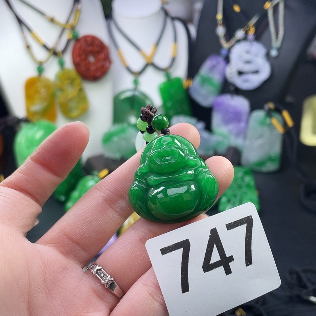 翡翠未镶嵌吊坠(赠链)