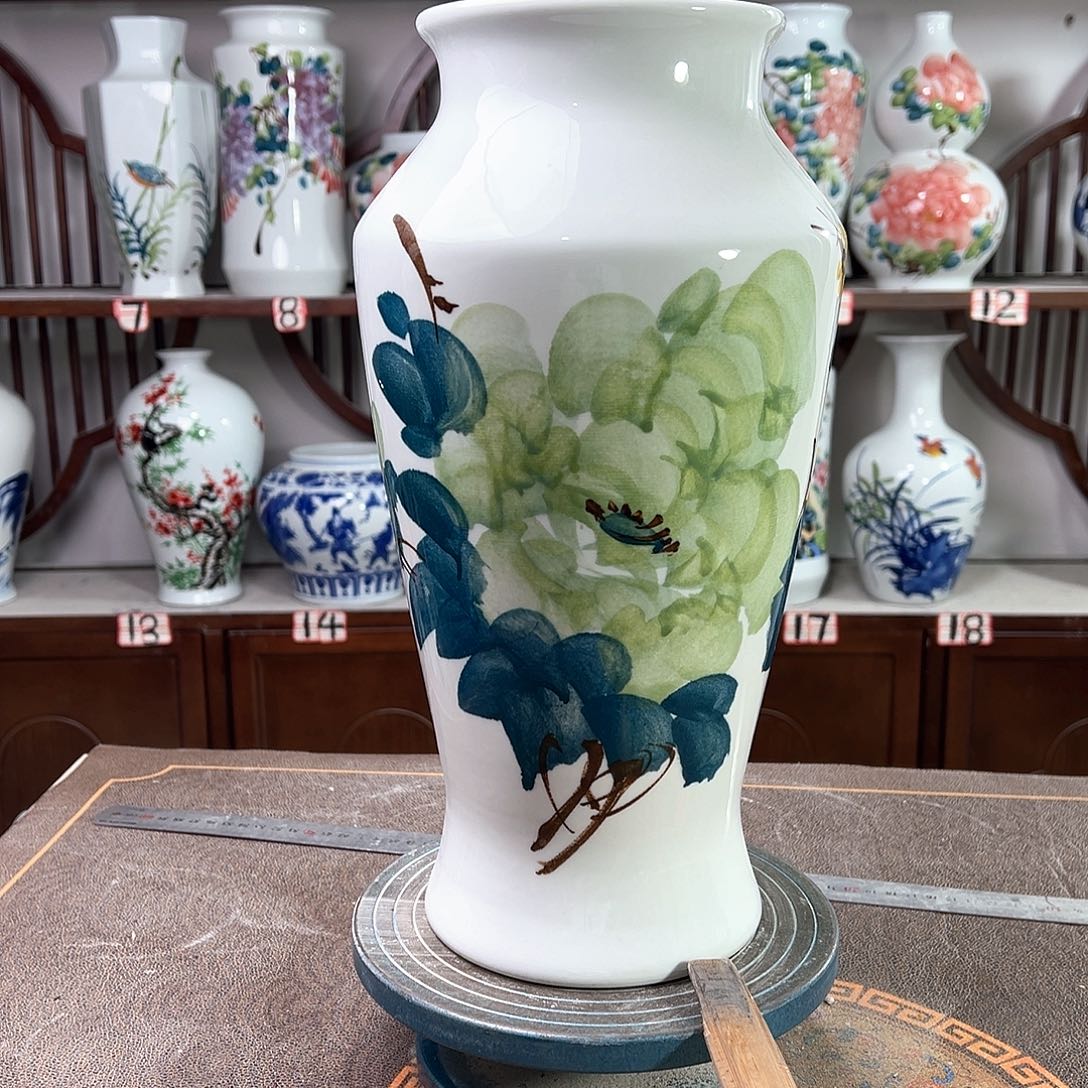 摆件景德镇陶瓷大鱼绿牡