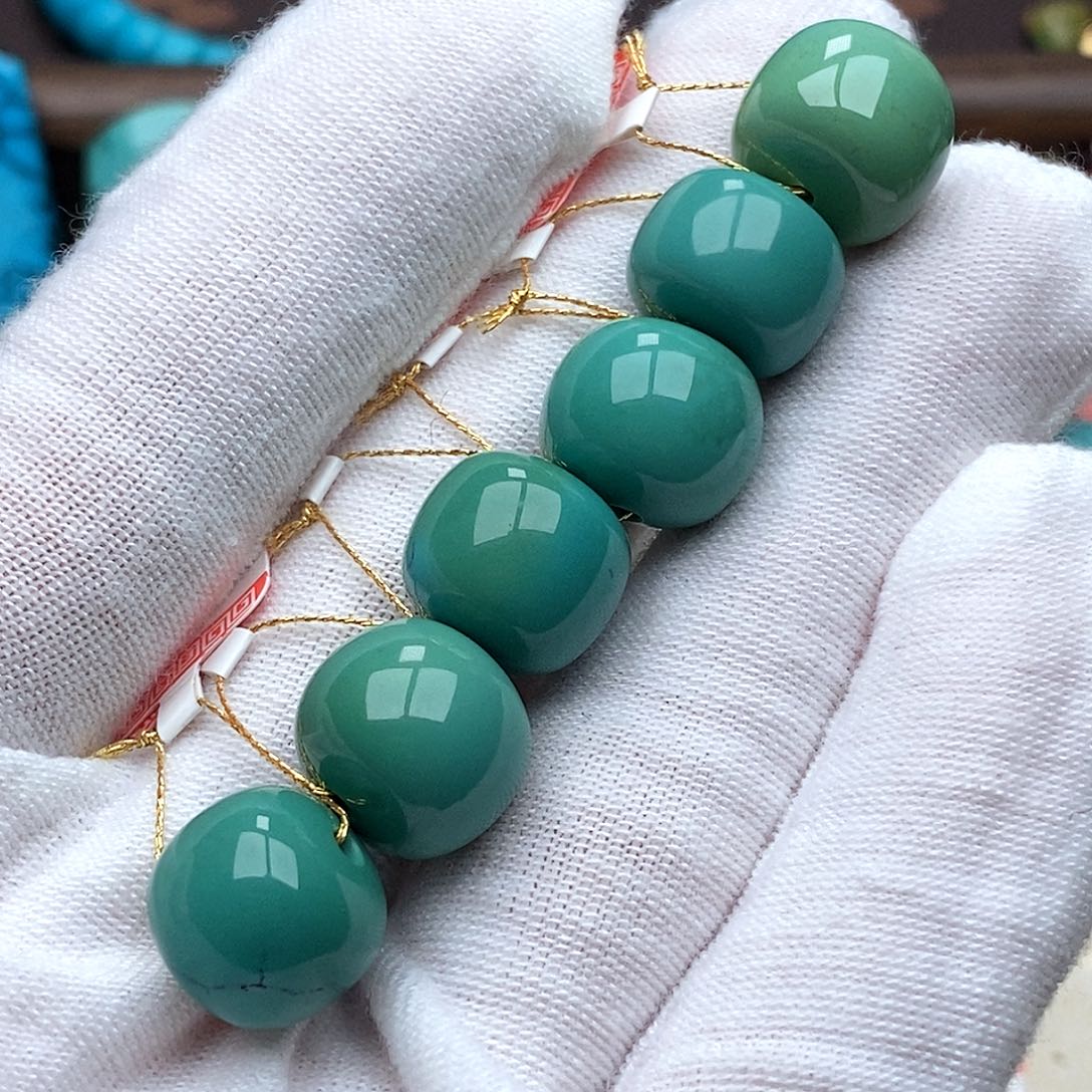 手***云绿松石未镶嵌珠宝奇石