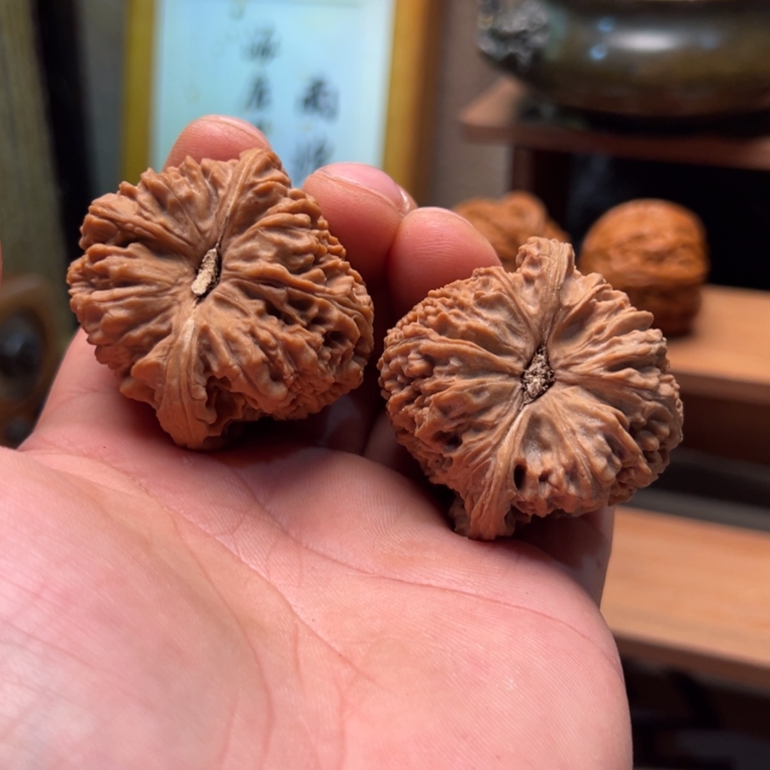 文玩核桃吊坠南疆44大凹底