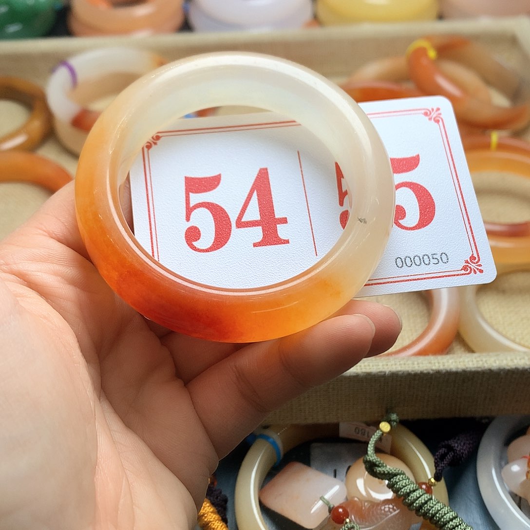 未镶嵌石英质玉（黄龙玉）手镯