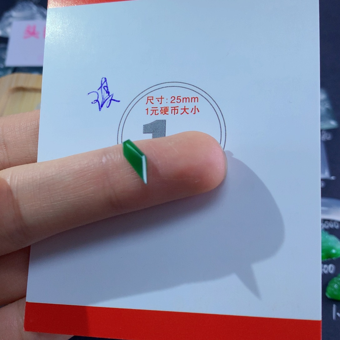 翡翠颈饰未镶嵌切割