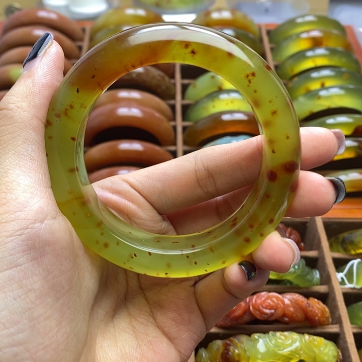 蛇纹石玉手镯未镶嵌