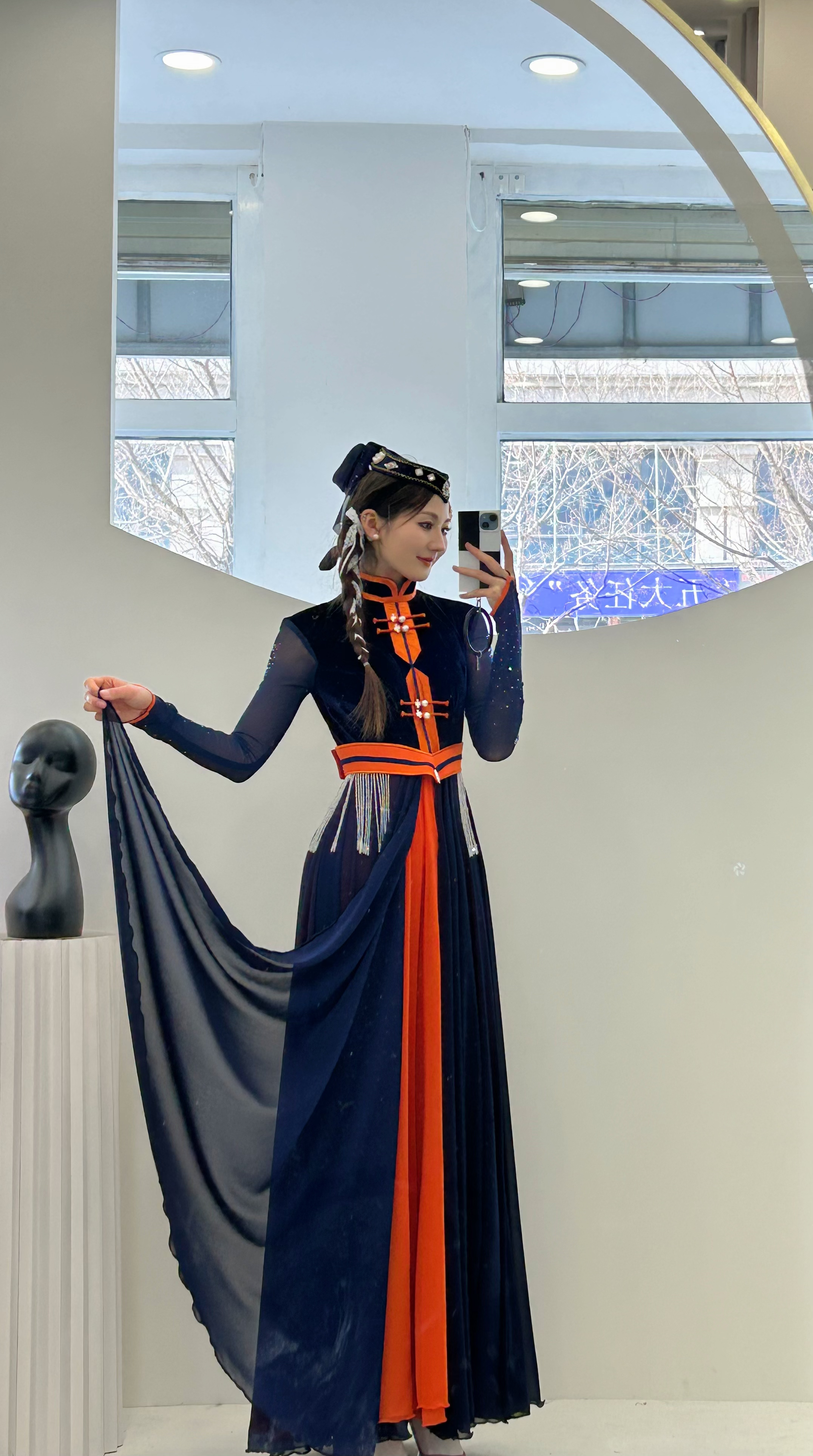 乌音格舞美 藏蓝色 金丝绒 橘色蒙古舞蹈服 长款 头饰单拍