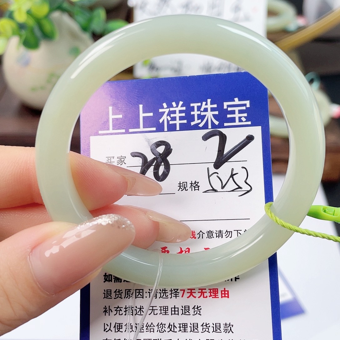 和田玉未镶嵌手镯