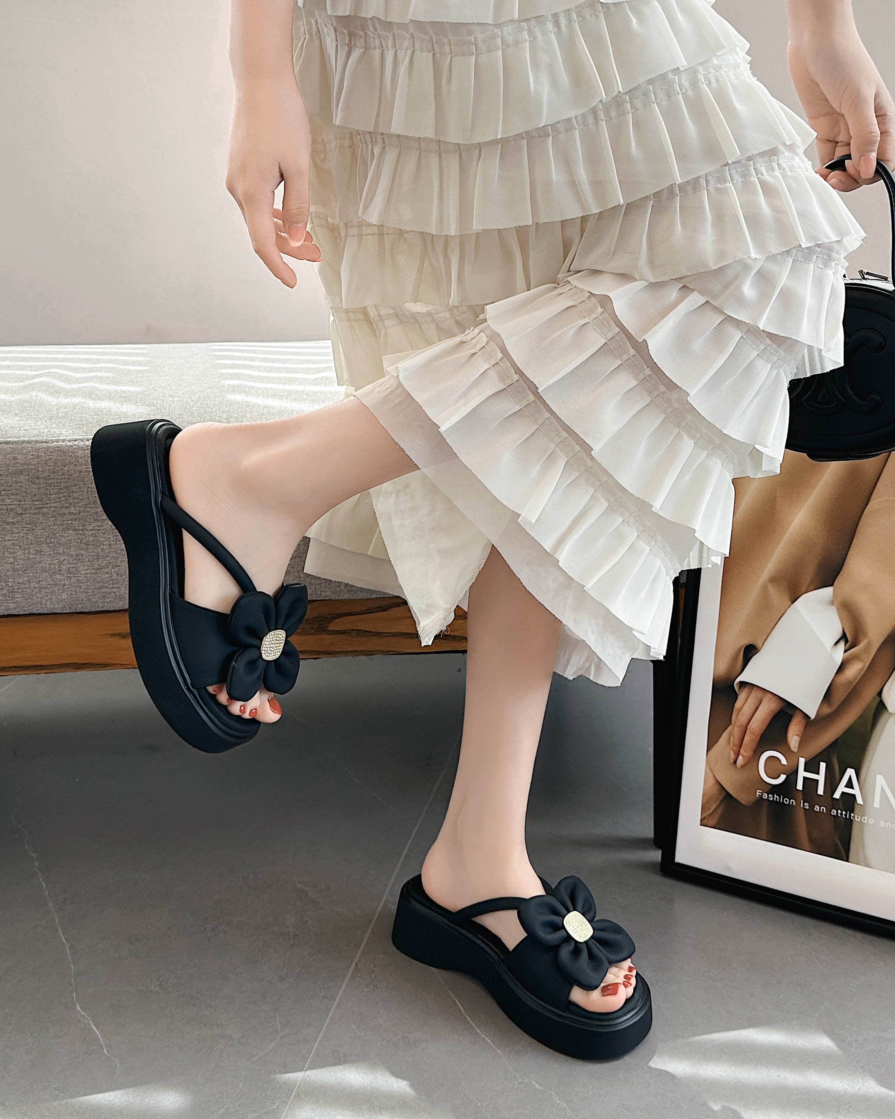 松糕底5cm~花朵一字拖鞋女夏外穿2025新款百搭轻便软底沙滩凉鞋