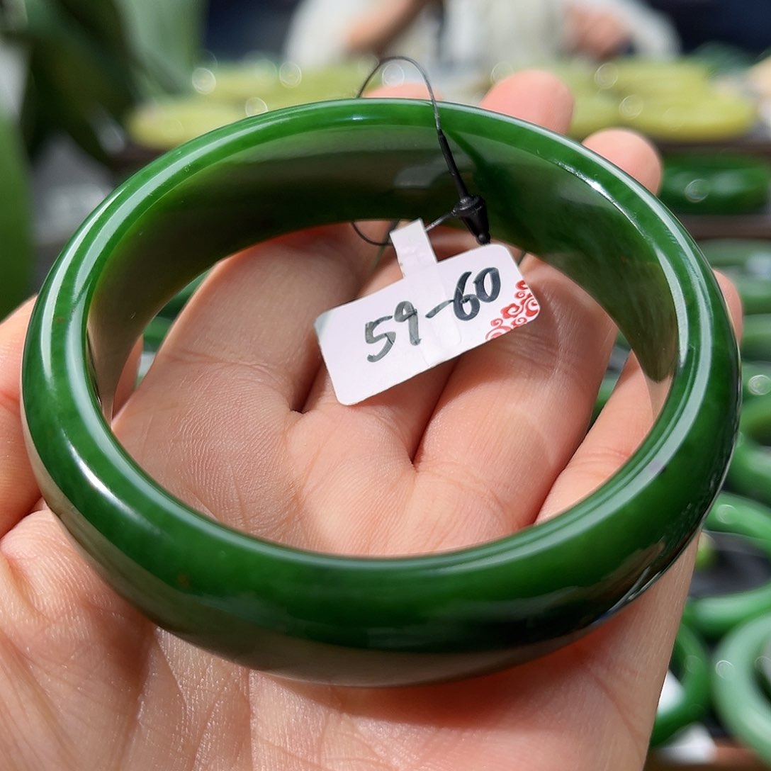 和田玉（碧玉）未镶嵌手镯