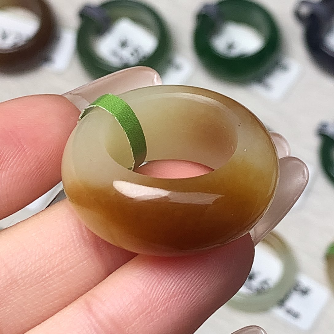 未镶嵌戒指和田玉