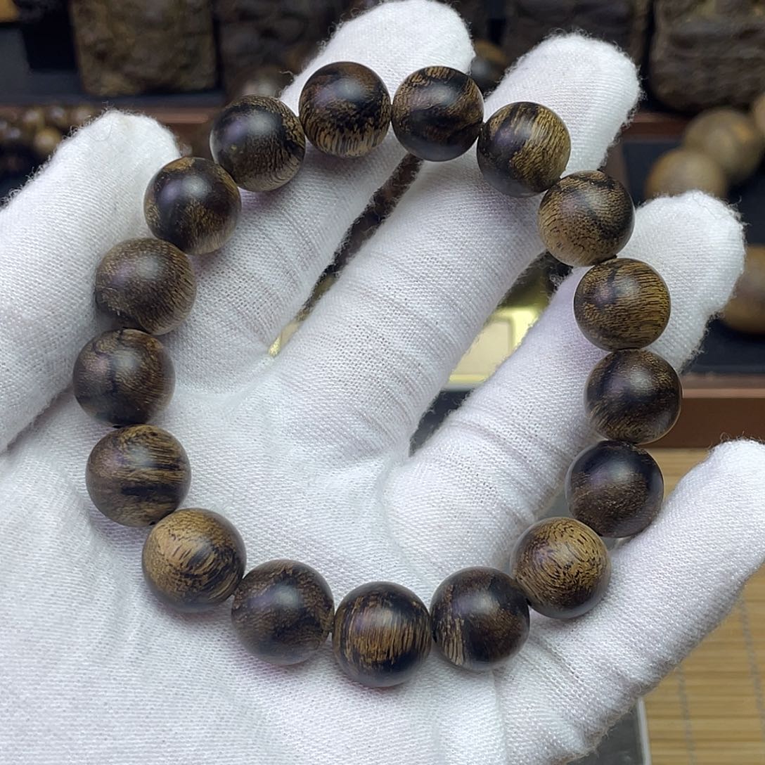 ****沉香手串达拉干………………