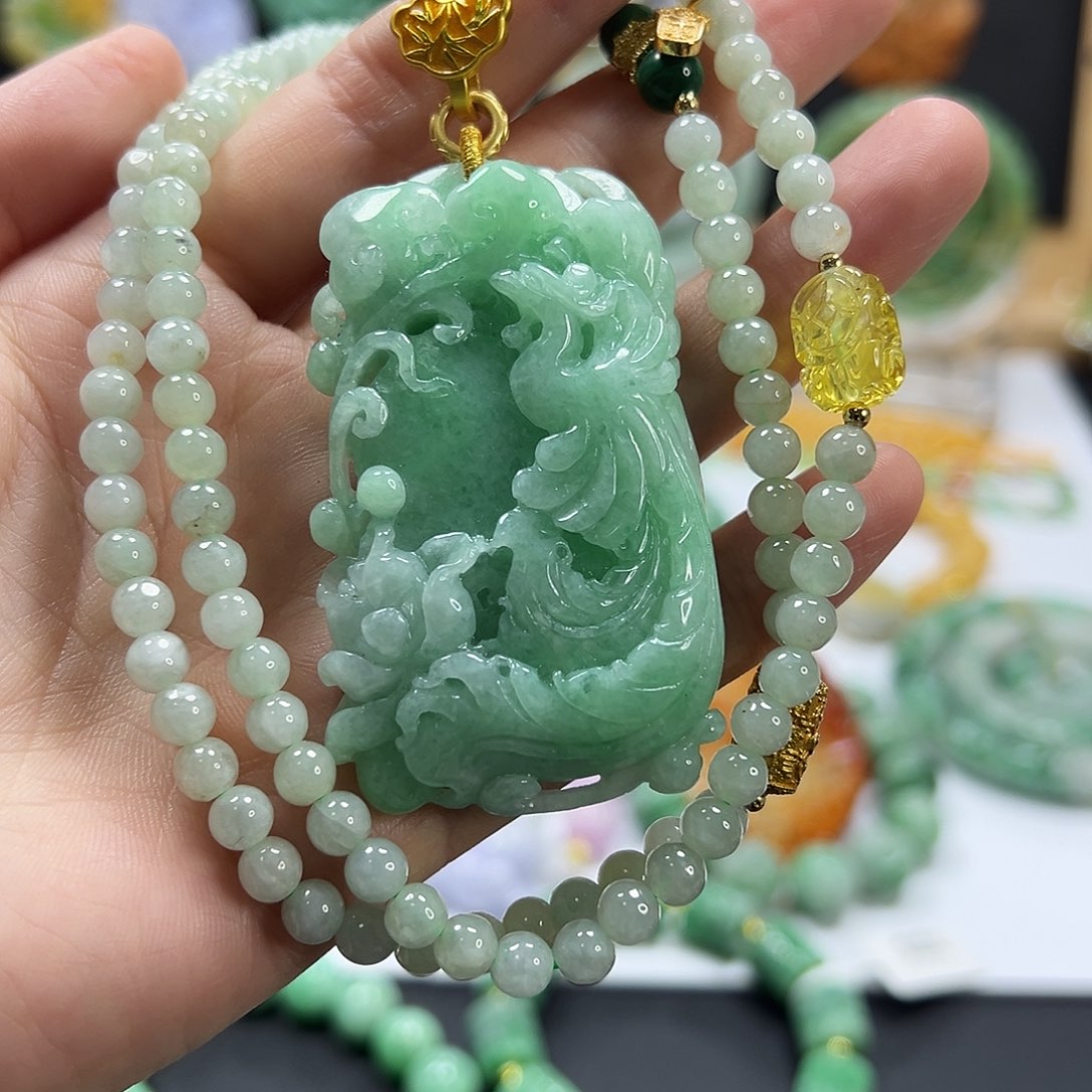 翡翠未镶嵌颈饰吊坠