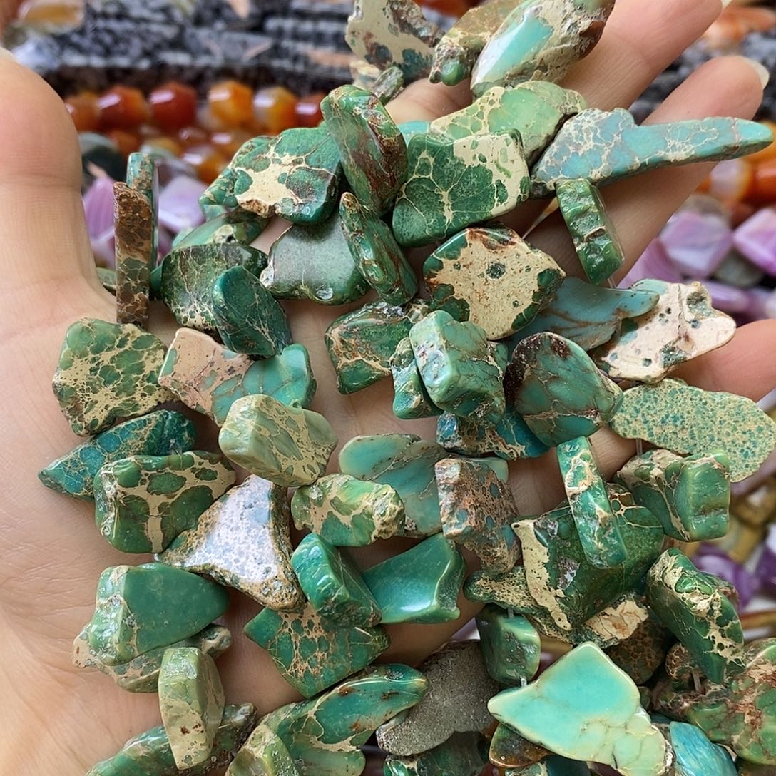 玛瑙/玉髓未镶嵌珠宝半成品碎碎一条