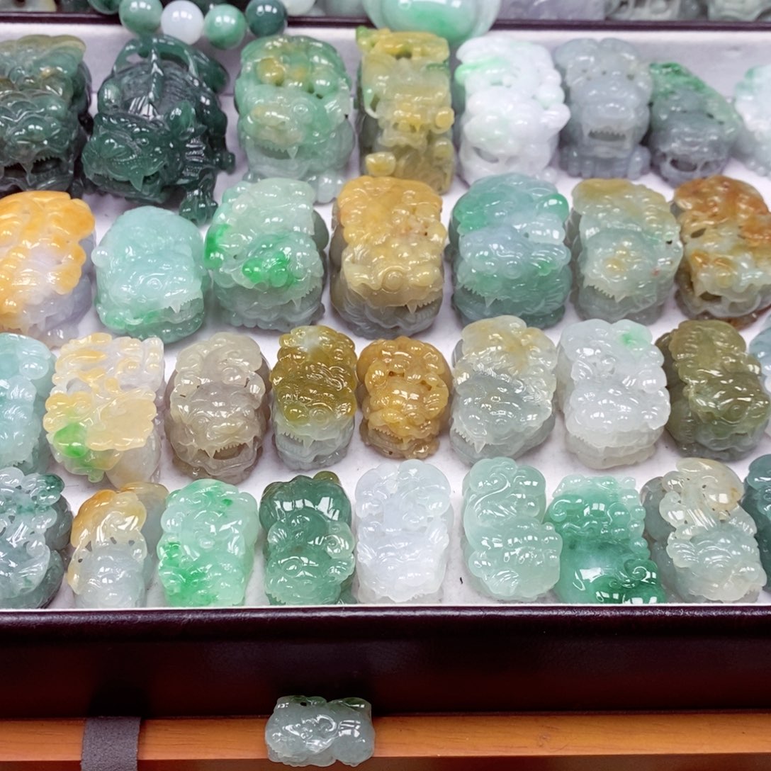 翡翠颈饰未镶嵌翡翠