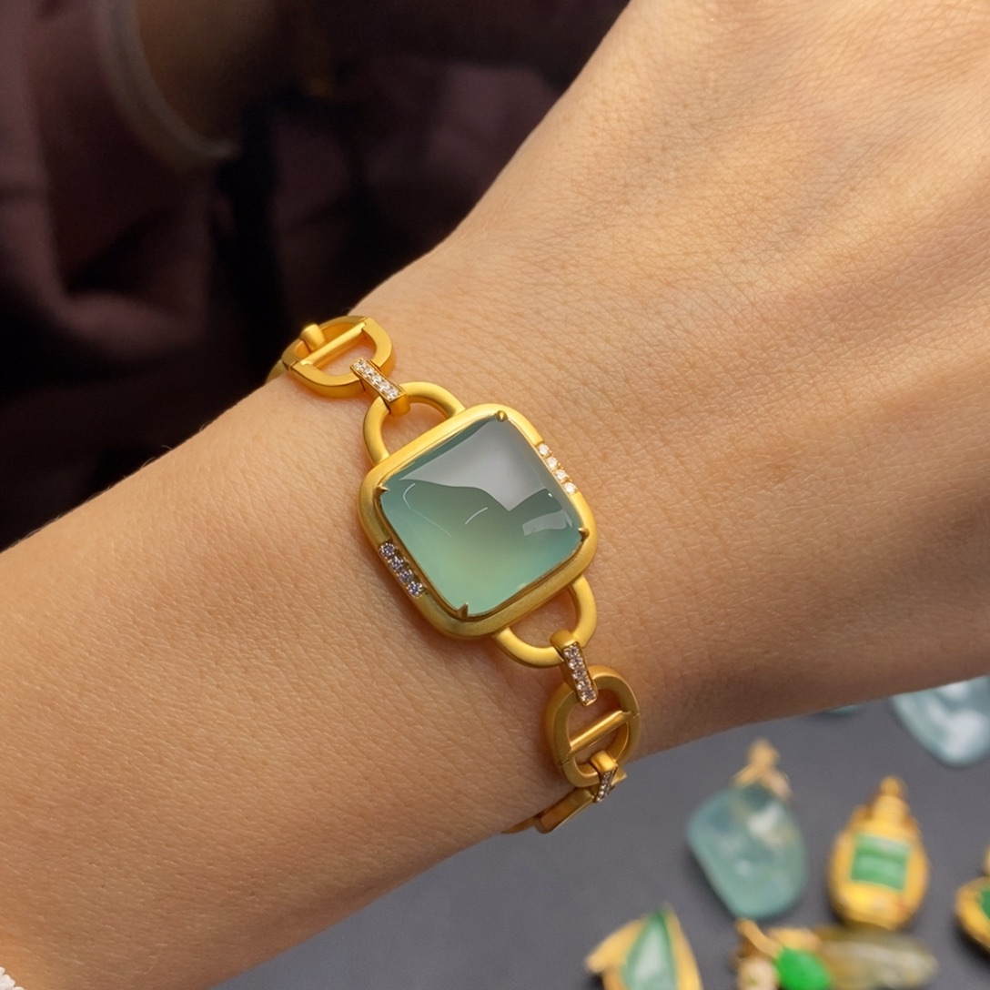 定制翡翠18K金镶嵌       冰纯极简大牌手链