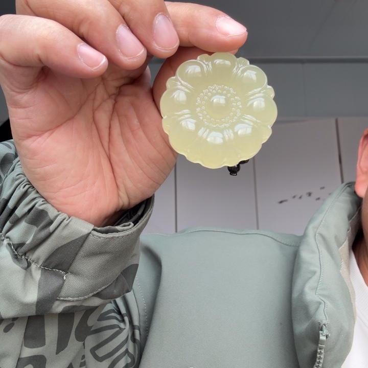 玉黄灯泡花开富贵吊坠