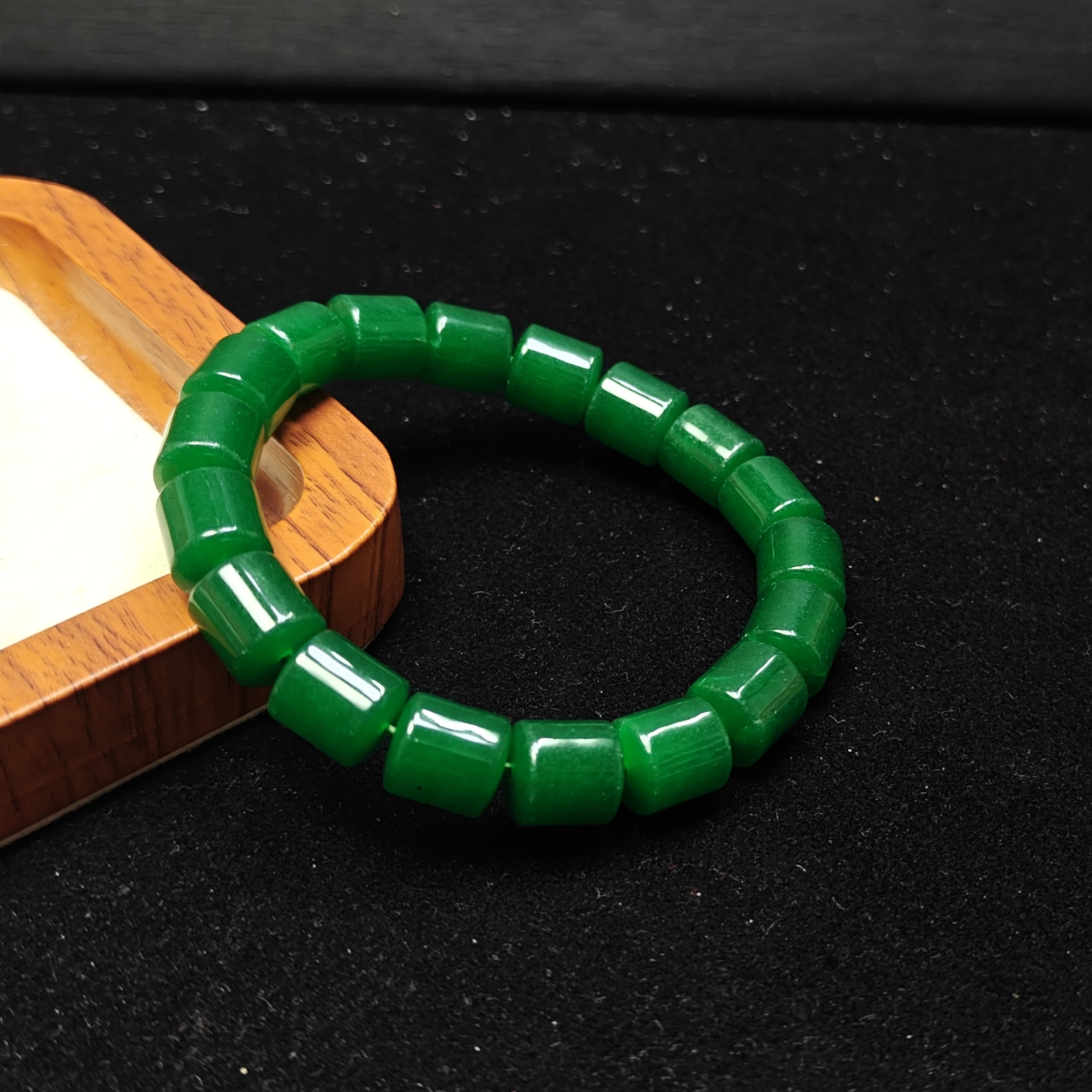 [停业清货]菠菜绿色10m桶珠手串-163
