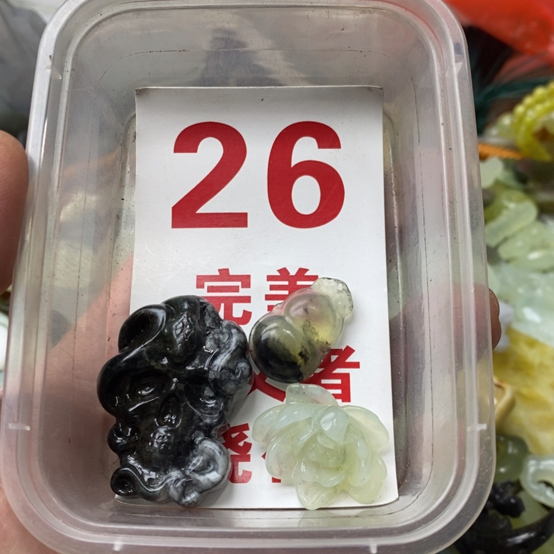 蛇纹石玉挂坠未镶嵌