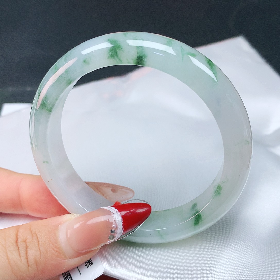 翡翠手镯未镶嵌54圈