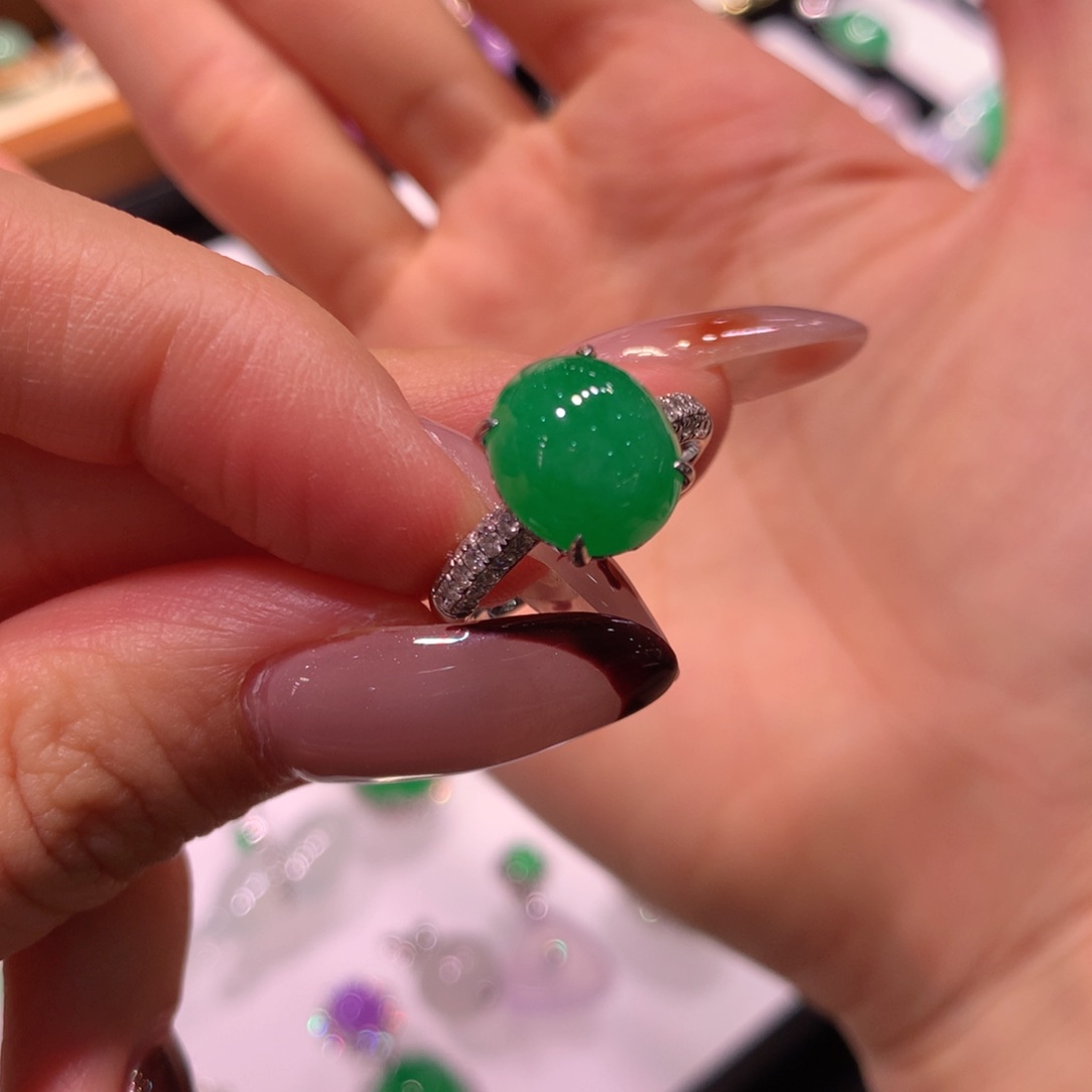 18K金镶嵌戒指翡翠