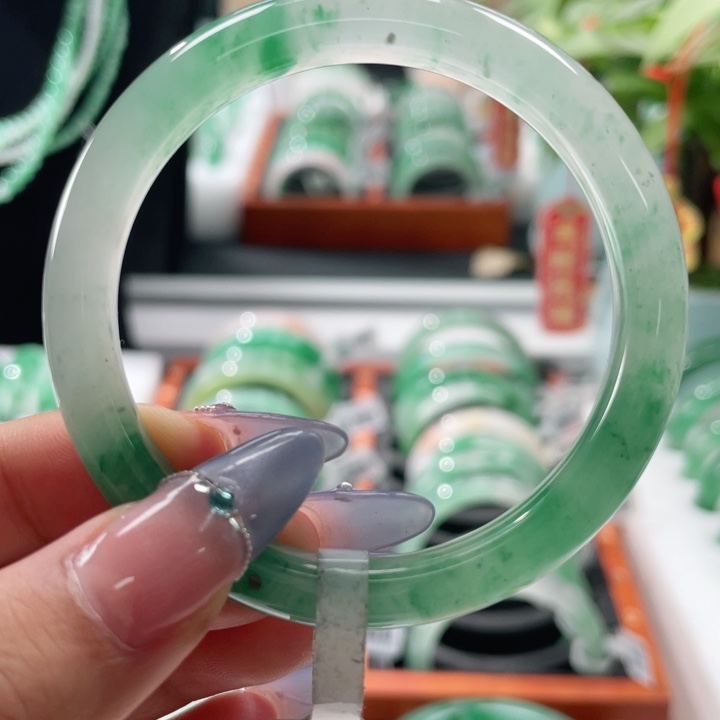 石英质玉手镯未镶嵌天然A货非洲翠手镯