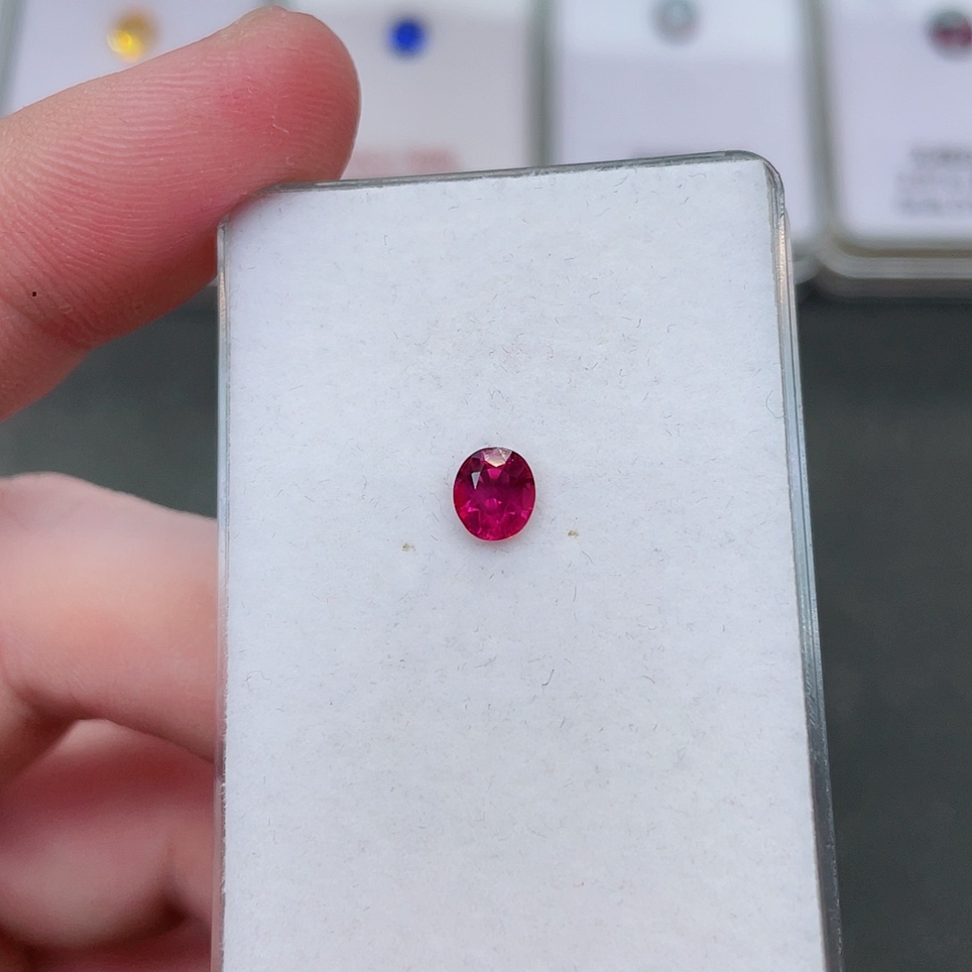 红宝石裸石未镶嵌0.83克拉无烧吉尔德证书