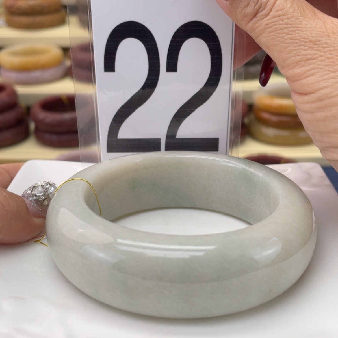 【闪购商品】石英质玉手镯未镶嵌