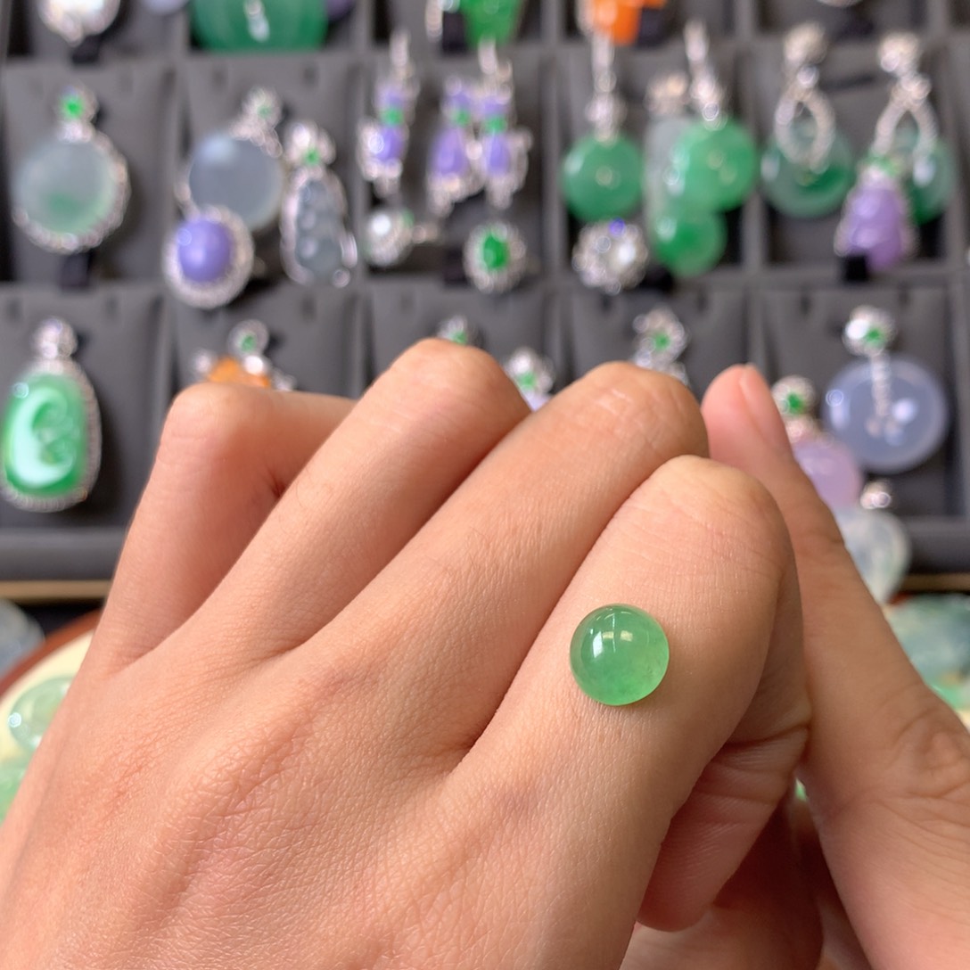 翡翠颈饰未镶嵌裸石