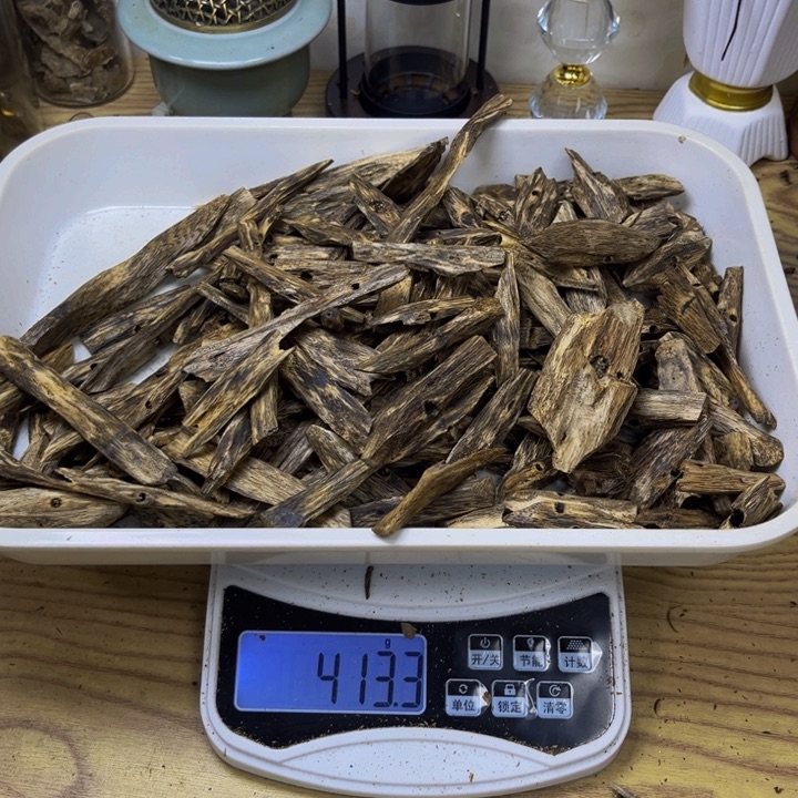 ****熊沉香碎屑沉香白棋413 克