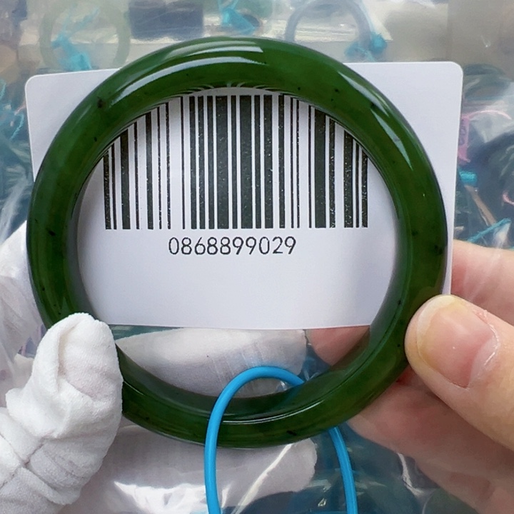 香***️和田玉未镶嵌手镯微瑕5960