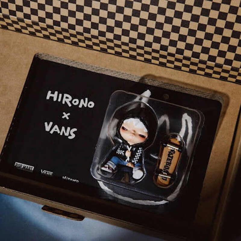 POPMART泡泡玛特Hirono小野vans联名吊卡手办摆件潮玩礼物盲盒玩
