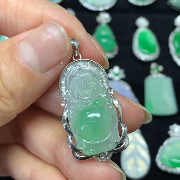 翡翠18K金镶嵌颈饰吊坠